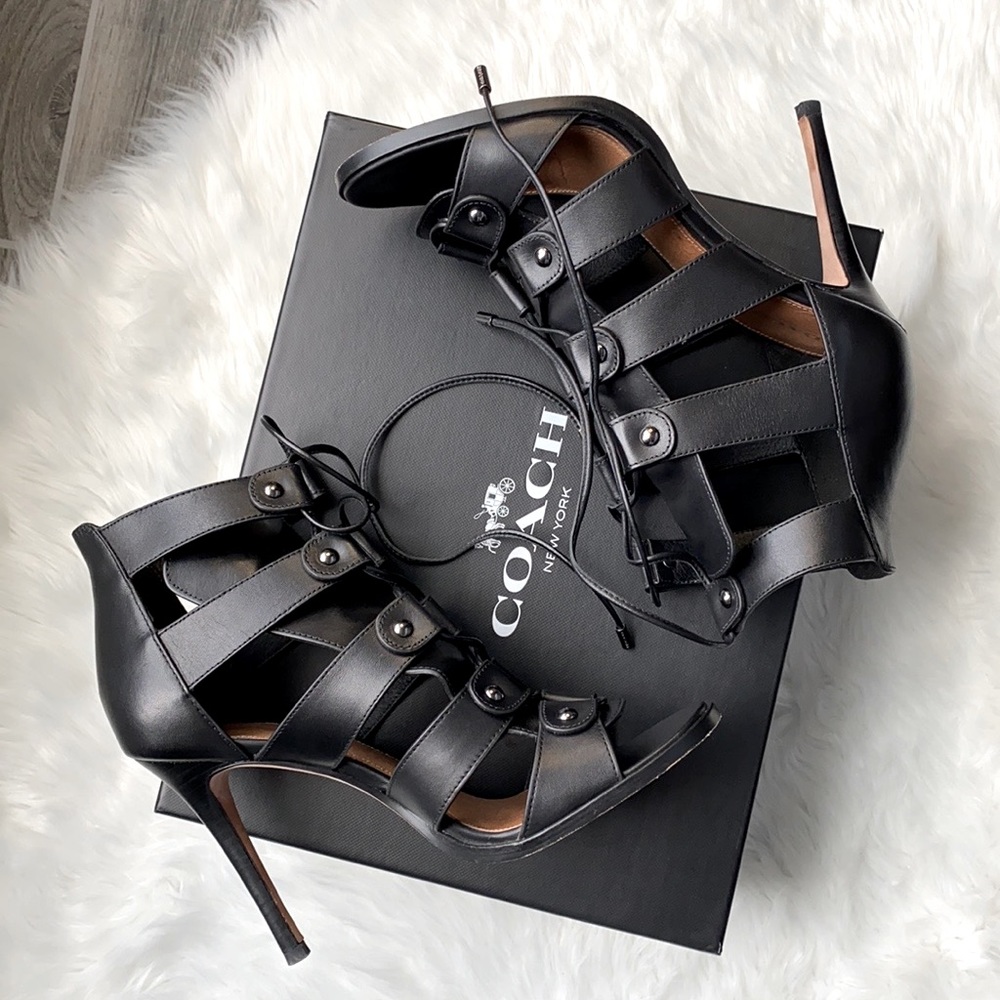 💖SOLD💖Coach Leslie matte black pumps